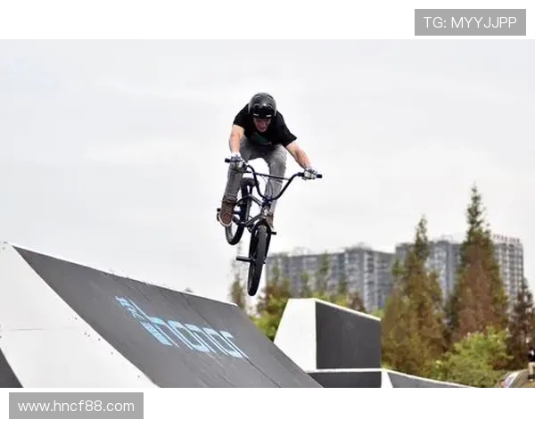 武汉滑板队在极限运动联赛中以74分稳居积分榜首位