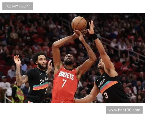 火箭队迎战马刺展开激烈对决 全力争取季后赛席位决胜时刻来临